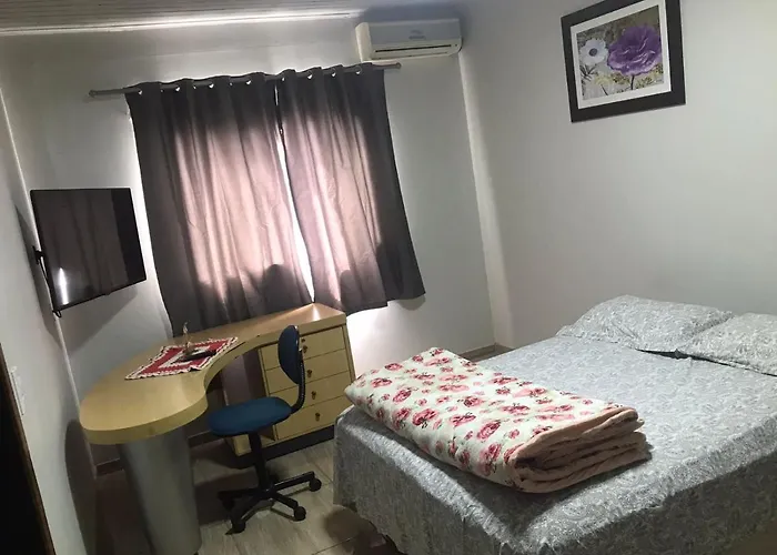 Casa com 2 quartos agradáveis com ar condicionado