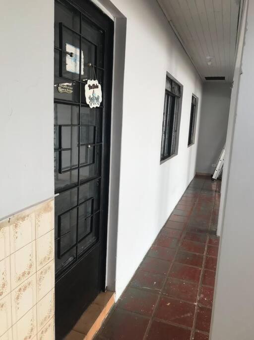 Casa Com 2 Quartos Agradaveis Com Ar Condicionado *